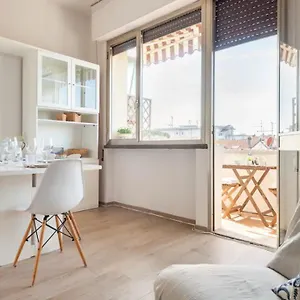 Seaside Private Parking And Near The , Viareggio Italia